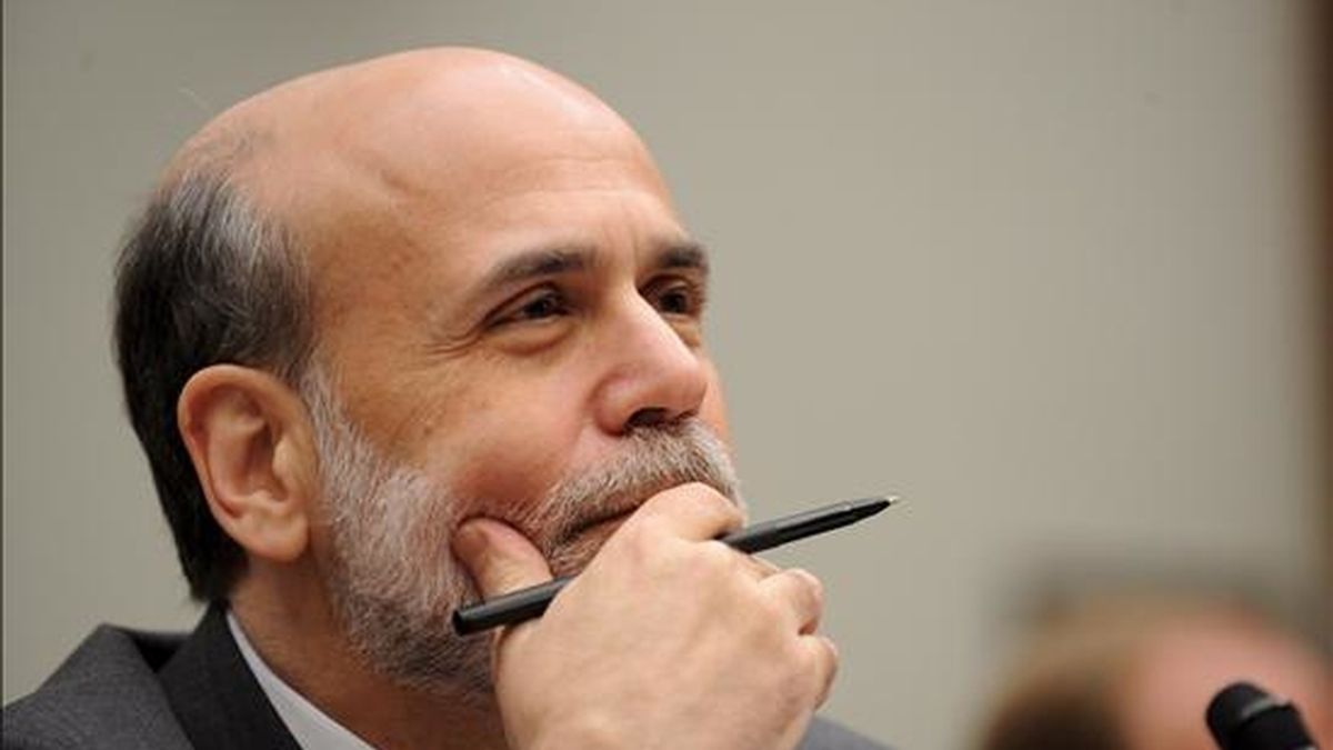 Foto del 24 de marzo de 2009 del presidente de la Reserva Federal, Ben Bernanke, en una comparecencia ante el Comité de Finanzas de la Cámara de Representantes. EFE/Archivo