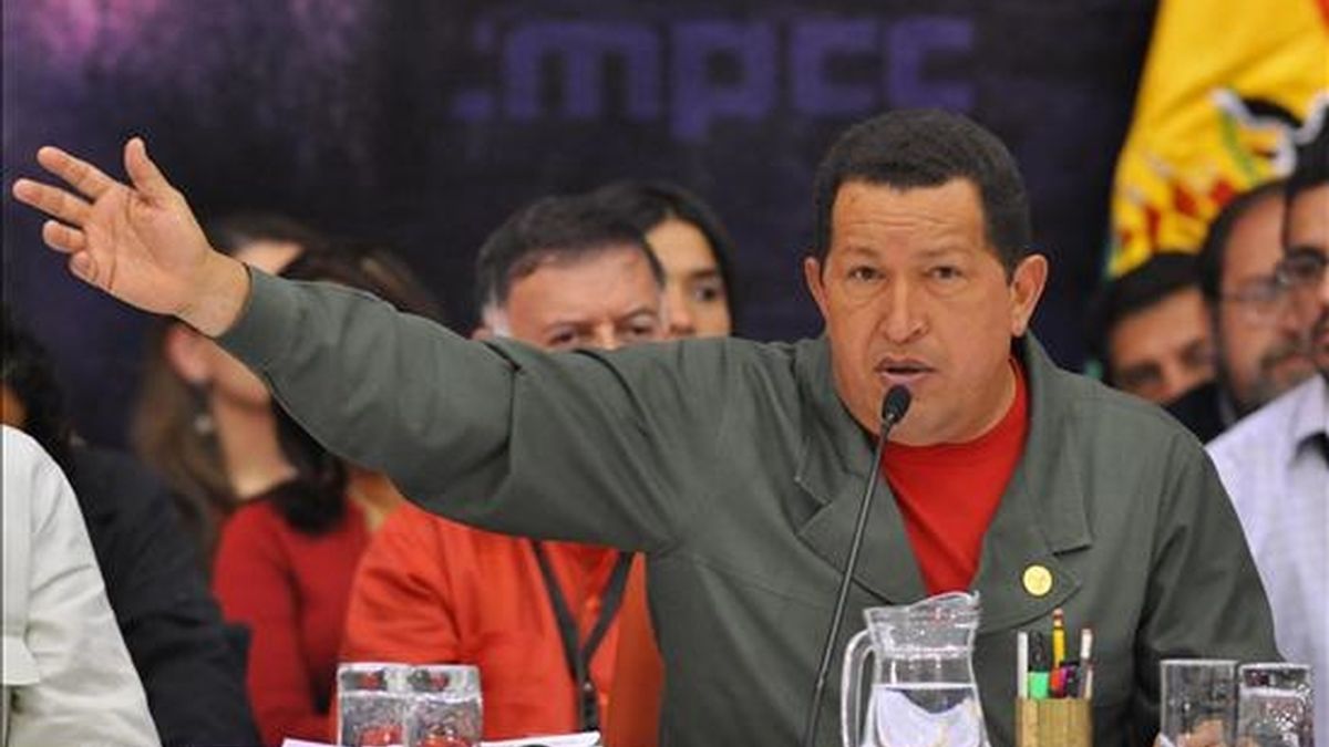 "Es mentira que exportemos la revolución bolivariana para allá", pero no lo es que Colombia "nos ha exportado la violencia, el sicariato", agregó Chávez. EFE/Archivo