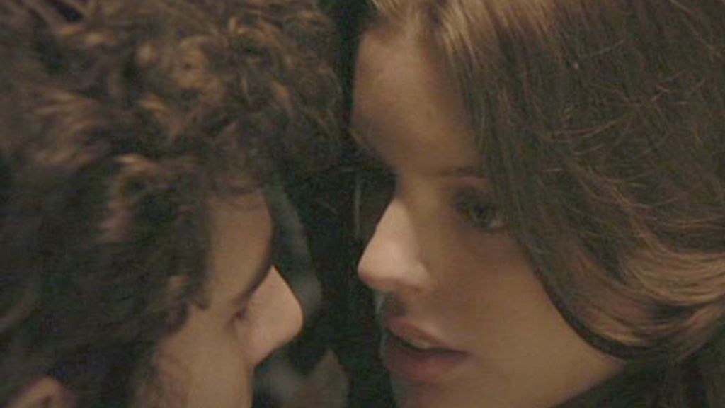 ¡Isabel y Aníbal se besan!