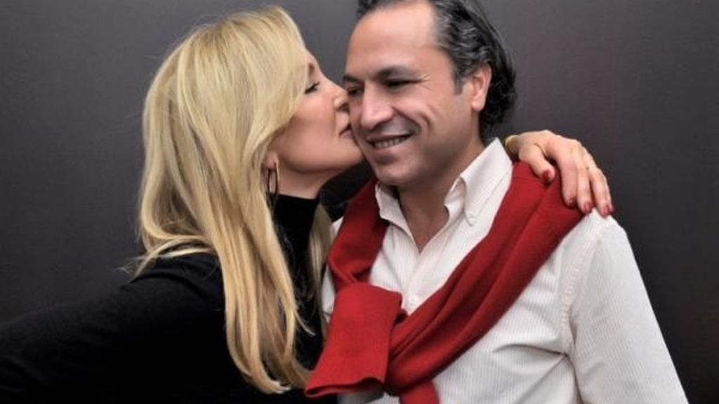 La pareja se muestra muy acaramelada ante la cámara