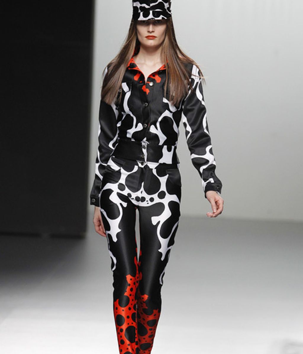 Atención a la cazadora de cuero con el estampado Crack