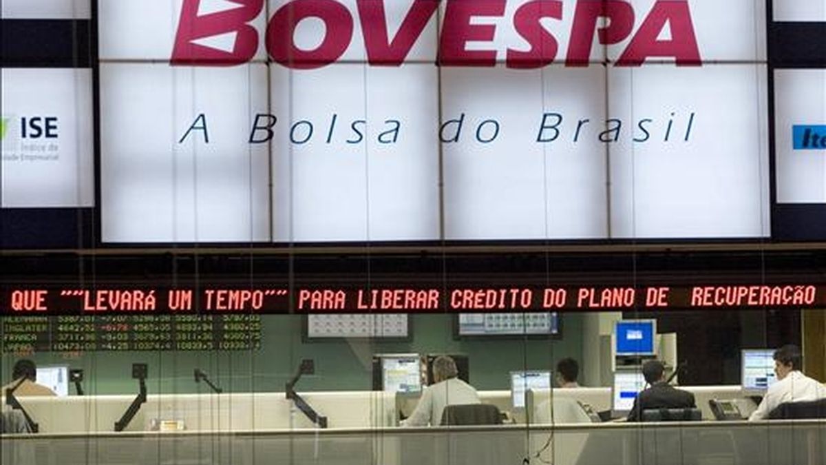 En Sao Paulo, la principal de la región, el Ibovespa cedió 0,47% y finalizó en 67.908 puntos, tras operaciones por 5.218 millones de reales (3.026 millones de dólares). EFE/Archivo