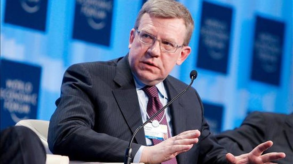 El ministro de Finanzas de Rusia, Alexéi Kudrin, interviene en una sesión celebrada durante la segunda jornada del Foro Económico Mundial en Davos, Suiza, hoy jueves 28 de enero de 2010. EFE/Archivo El ministro de Finanzas de Rusia, Alexéi Kudrin, interviene en una sesión celebrada durante la segunda jornada del Foro Económico Mundial en Davos, Suiza, hoy jueves 28 de enero de 2010. EFE/Archivo