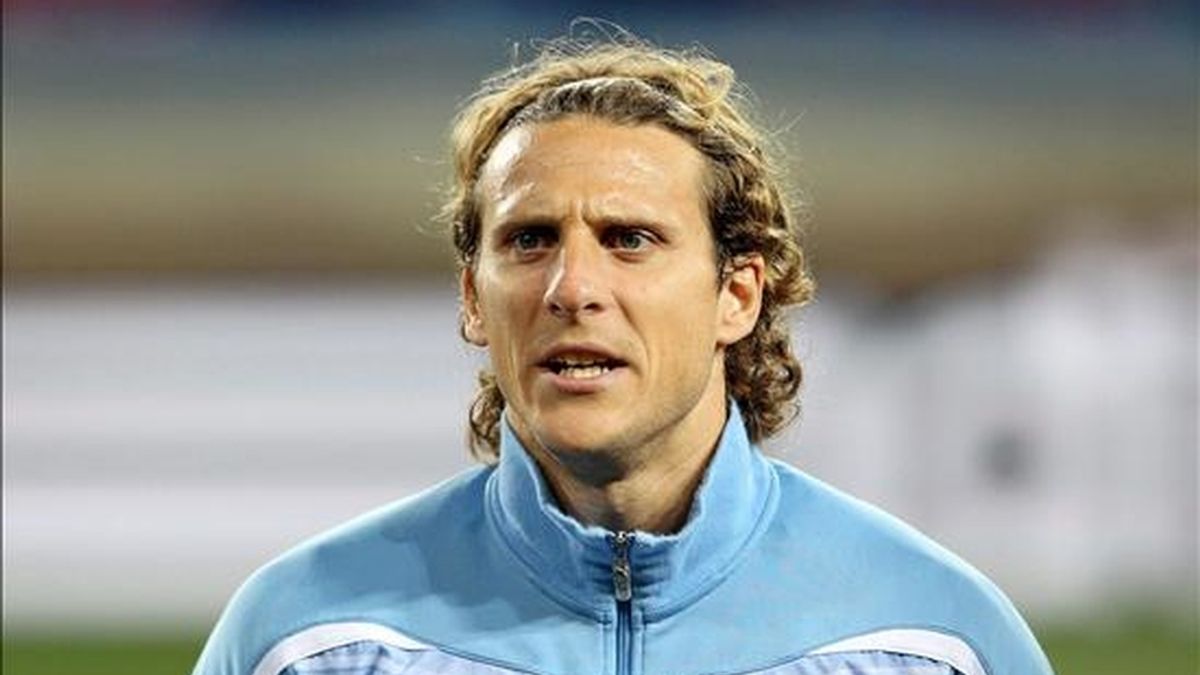 Forlán, futbolista del Atlético de Madrid y principal figura de la selección uruguaya que ocupó el cuarto lugar en el Mundial, fue contratado por el Ministerio de Turismo y Deporte a cambio de un pago de 100.000 dólares. EFE/Archivo Forlán, futbolista del Atlético de Madrid y principal figura de la selección uruguaya que ocupó el cuarto lugar en el Mundial, fue contratado por el Ministerio de Turismo y Deporte a cambio de un pago de 100.000 dólares. EFE/Archivo