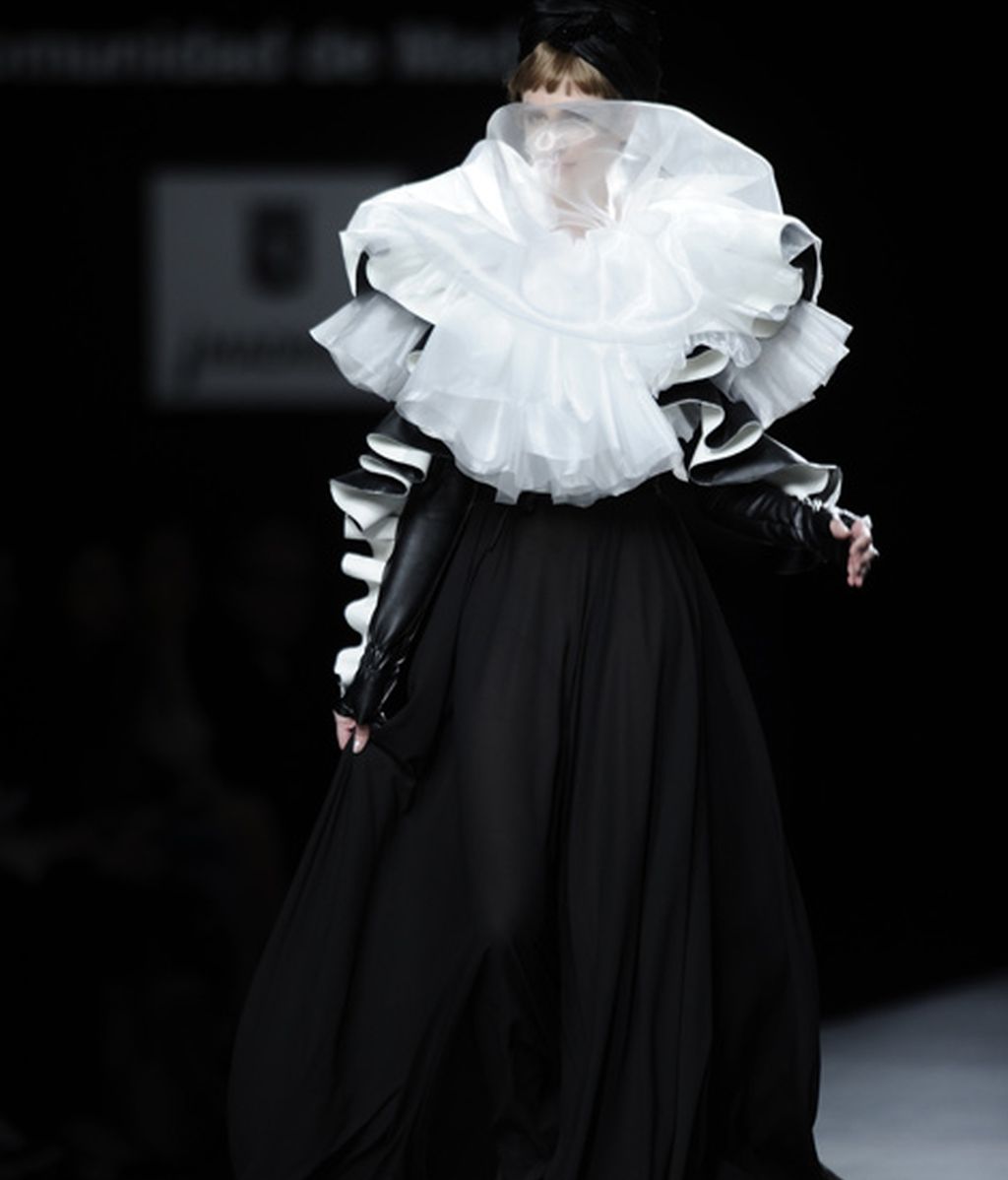 Estilo y glamour llenan la pasarela