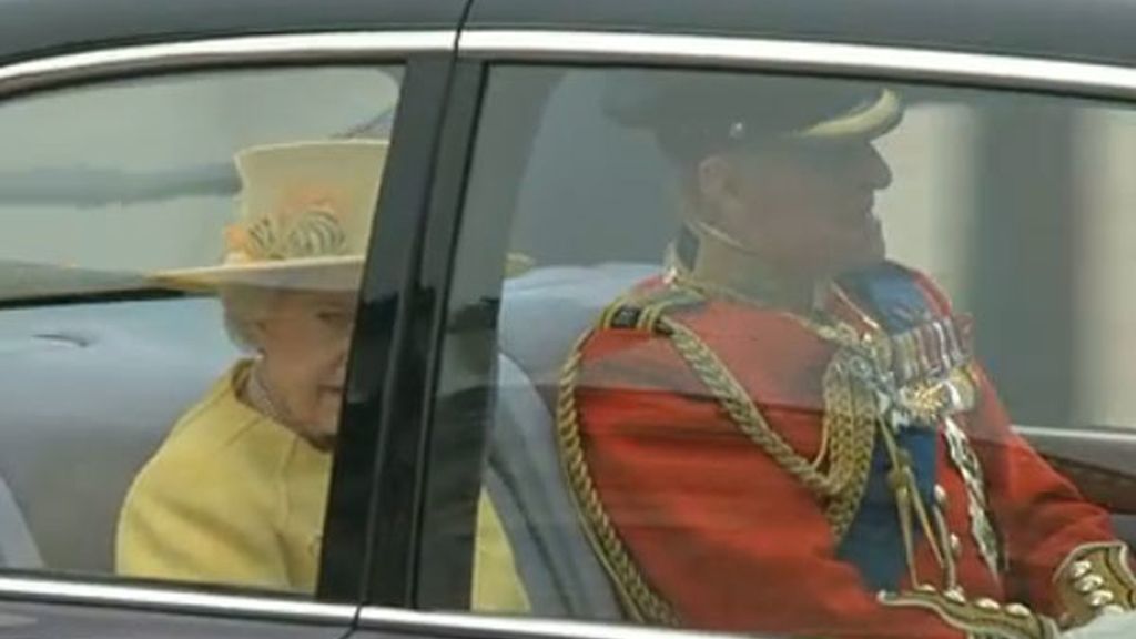 La Reina, camino de Westminster