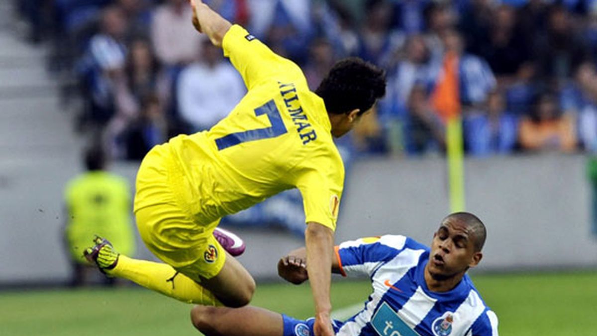 El Villarreal de Nilmar no pudo con el Oporto en la ida de las semifinales de la Europa League. Foto: EFE