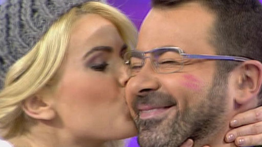 Adriana Abenia besa a Jorge Javier