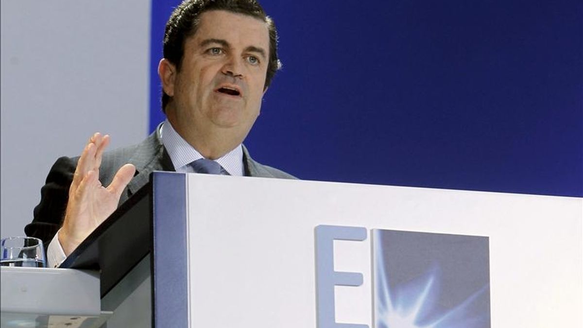 El presidente de Endesa, Borja Prado, durante su intervención en la Junta General Ordinaria de Accionistas de la eléctrica que se celebró hoy en Madrid. EFE