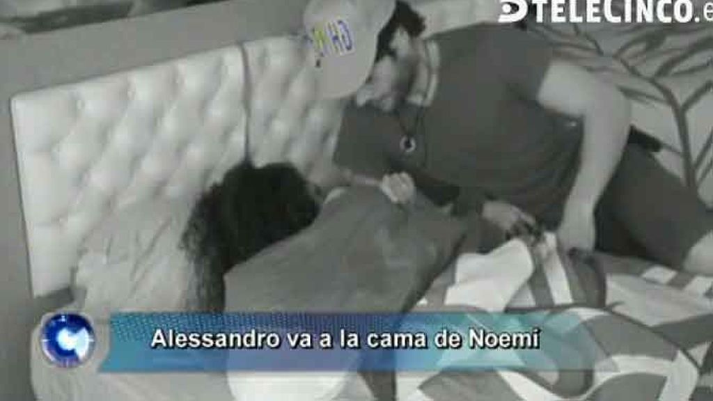 Noemí y Alessandro buscan un punto sin cámaras para tener más intimidad