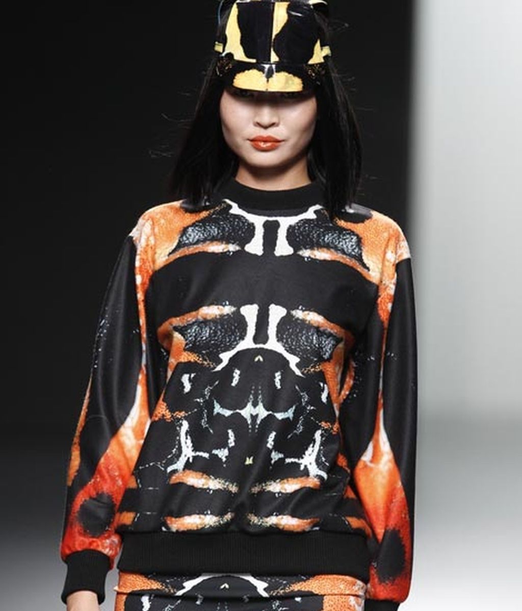 Atención a la cazadora de cuero con el estampado Crack