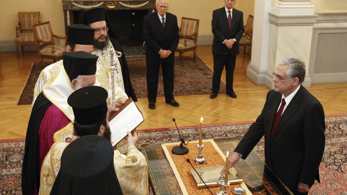 Papademos y su gabinete toman posesión de su cargo. Papademos y su gabinete toman posesión de su cargo.