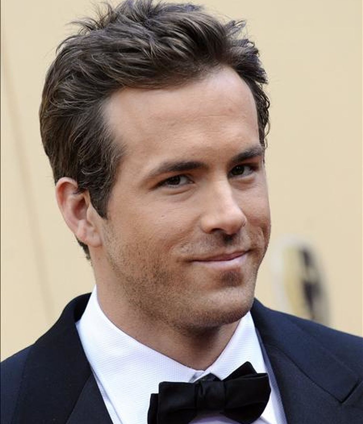 El actor Ryan Reynolds (en la imagen) se coronó como el más "sexy" por delante de Jon Hamm, de la premiada serie de televisión "Mad Men", y del modelo y actor en "Twilight" Kellan Lutz. EFE/Archivo