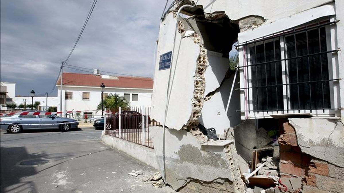 Estado en el que ha quedado una de las viviendas sita en la calle Beatriz Campos de Lorca tras el terremoto de 5,1 grados en la escala de Richter, que sacudió este miércoles la ciudad y en el que nueve personas han muerto y casi 300 han resultado heridas. EFE