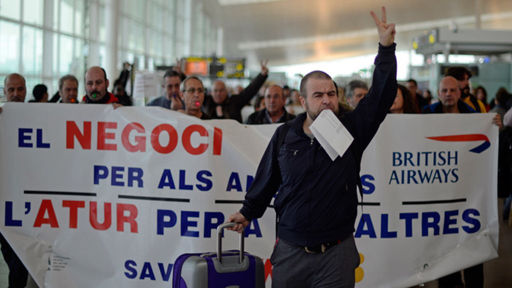 La primera jornada de huelga de Iberia en el aeropuerto de Barajas