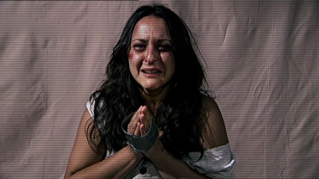 Se confunde y en vez de pedir 1000 euros, pide 900.000