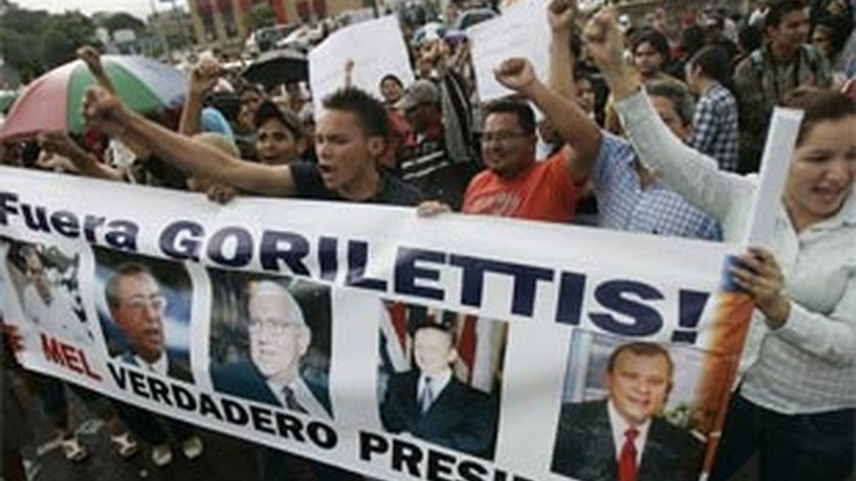 Miles de manifestantes apoyan al depuesto presidente de Honduras, Manuel Zelaya. Foto: REUTERS.