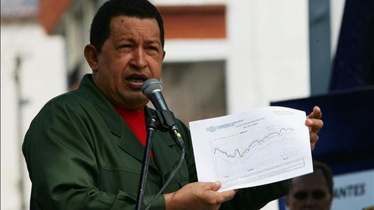 El presidente de Venezuela, Hugo Chávez, rompió ayer las relaciones después de que el Gobierno de Colombia denunciara ante la OEA con mapas y fotografías que en Venezuela hay unos 1.500 integrantes de las guerrillas colombianas. EFE/Archivo