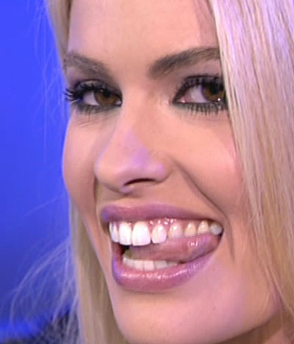 Adriana Abenia a lo Uma Thurman