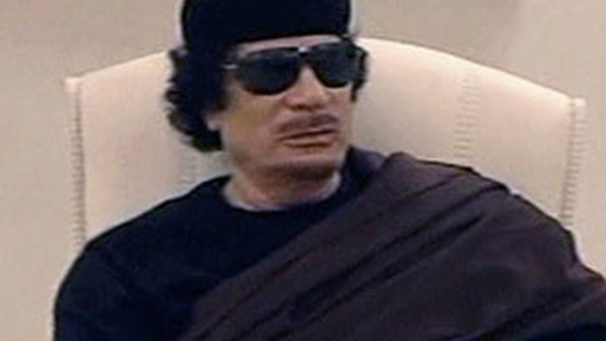 El líder libio, Muamar Gadafi, ha vuelto a aparecer en televisión. Foto: AP.
