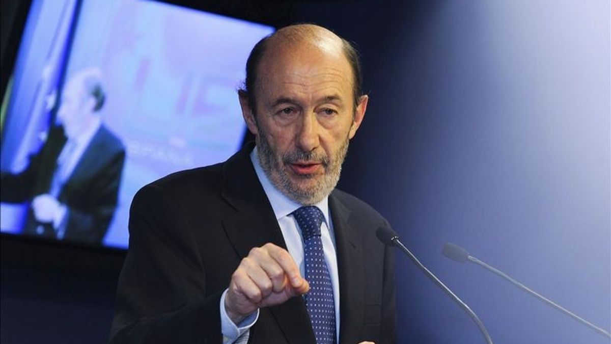 El ministro español del Interior Alfredo Pérez Rubalcaba interviene en una rueda de prensa posterior a la reunión de ministros europeos de Interior y de Justicia que ha tenido lugar en la sede de la UE en Bruselas, Bélgica, jueves 24 de febrero de 2011. EFE El ministro español del Interior Alfredo Pérez Rubalcaba interviene en una rueda de prensa posterior a la reunión de ministros europeos de Interior y de Justicia que ha tenido lugar en la sede de la UE en Bruselas, Bélgica, jueves 24 de febrero de 2011. EFE