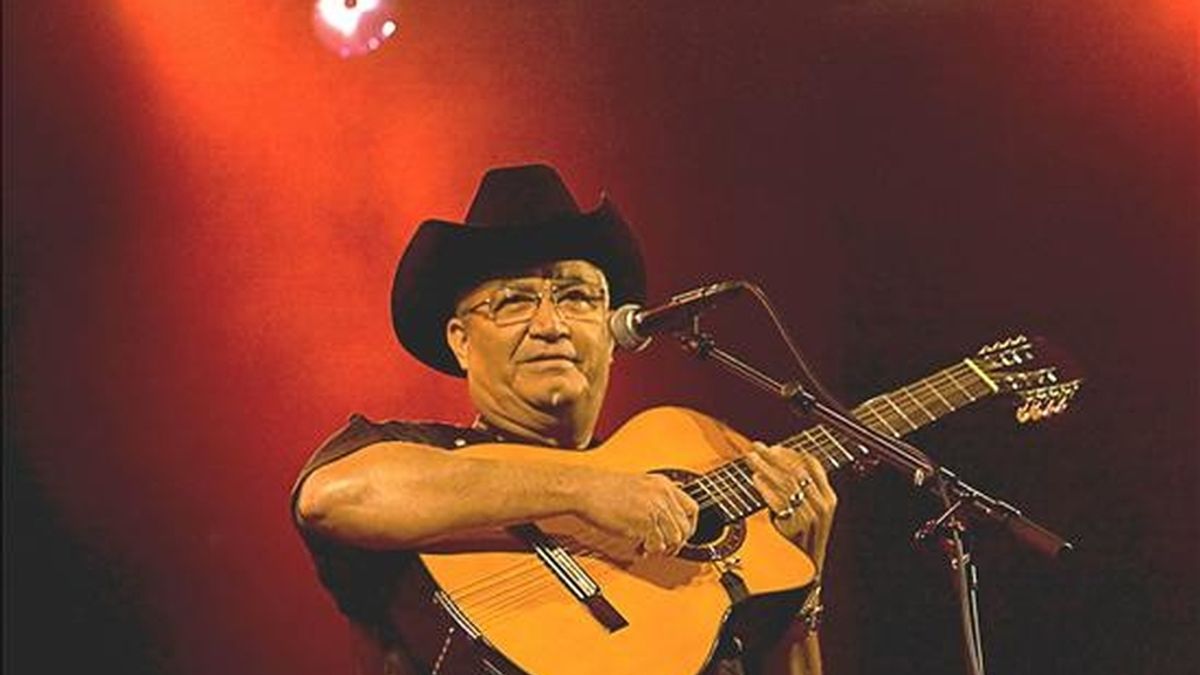 El compositor, guitarrista y cantante cubano Elíades Ochoa. EFE/Archivo
