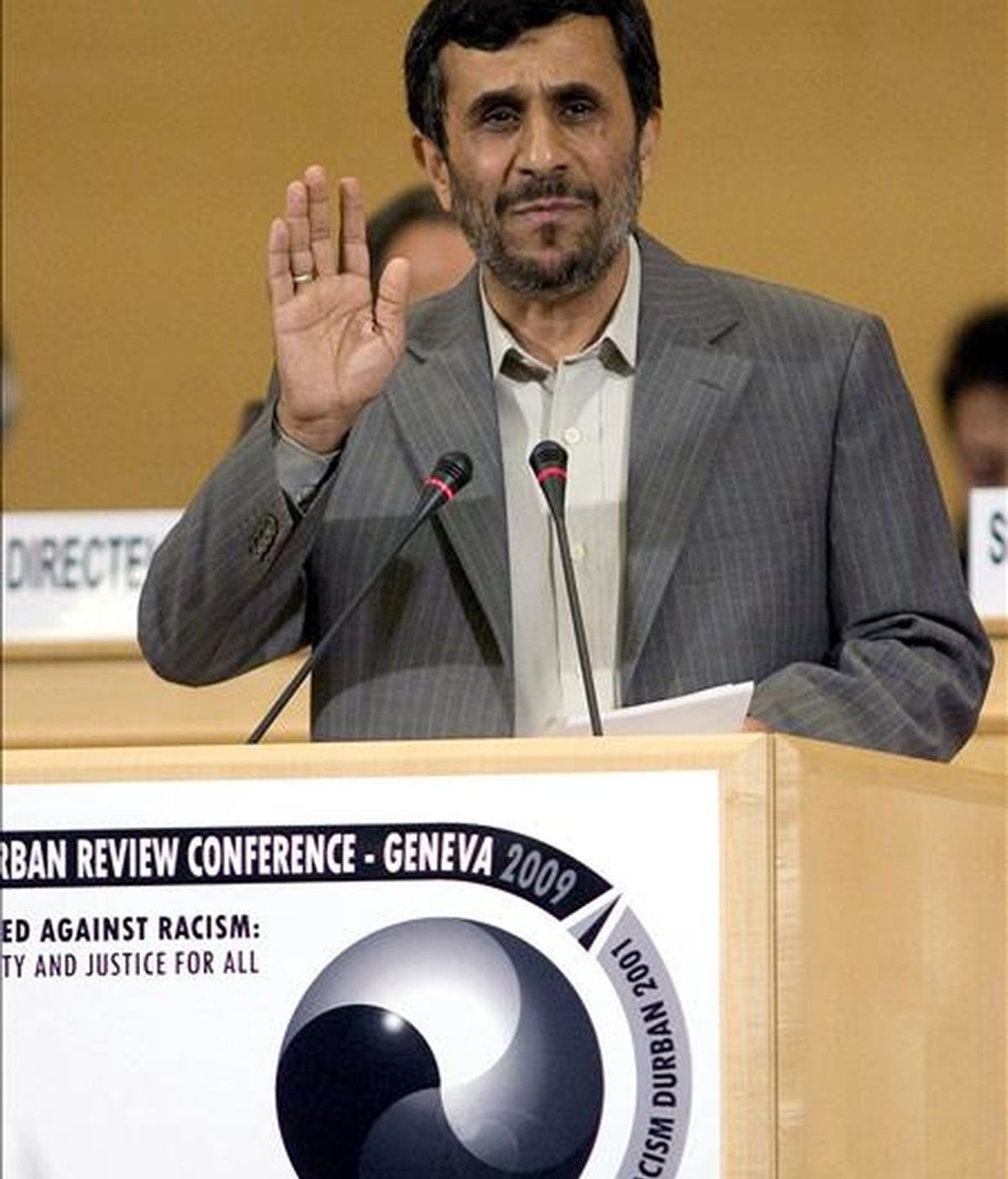 El presidente iraní, Mahmud Ahmadineyad, durante su discurso ante la Conferencia sobre Racismo de la ONU. EFE