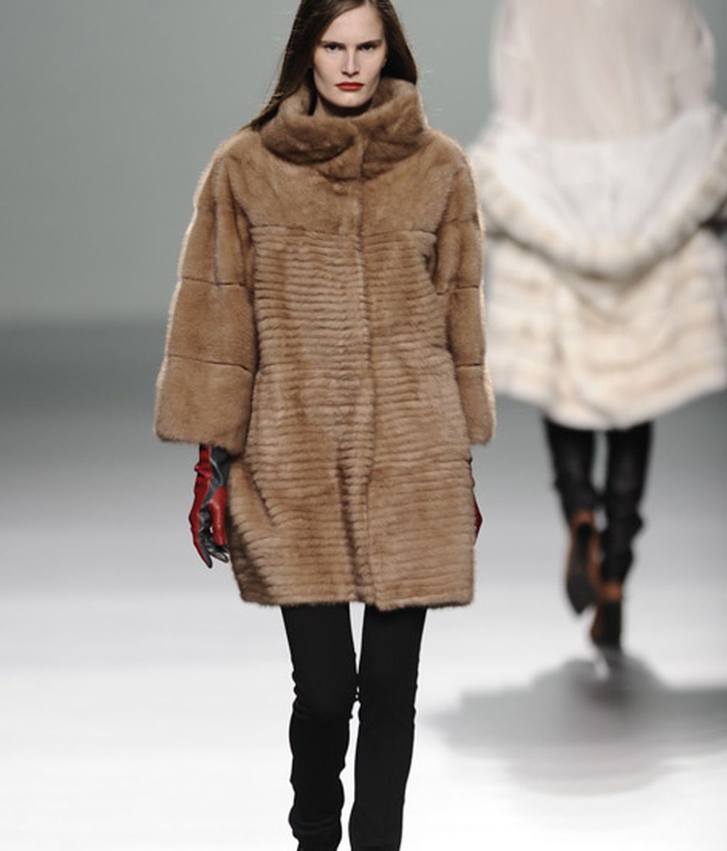 Elegancia extrema en la mujer urbana