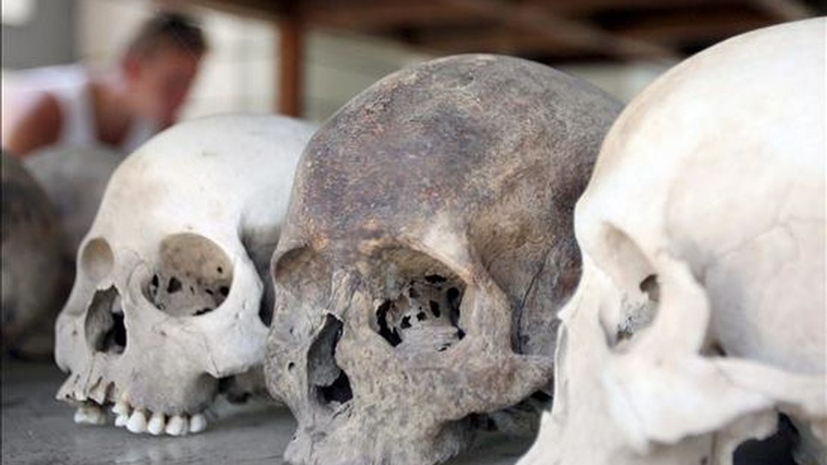 Cráneos de las víctimas del Jemer Rojo en el Centro del Genocidio Choeung Ek, cerca de Phnom Penh (Camboya), el 1 de abril. EFE/Archivo