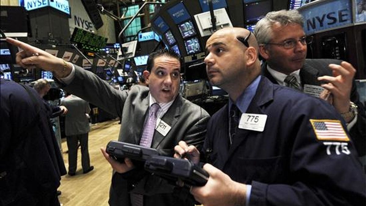 El índice Dow Jones de Industriales añadió 86,90 puntos al cierre del lunes y quedó en 7.608,92 unidades. EFE