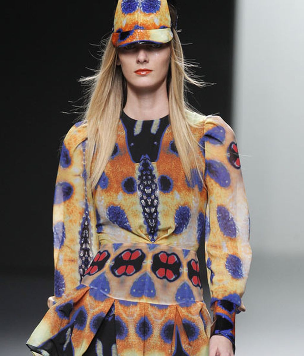 Atención a la cazadora de cuero con el estampado Crack