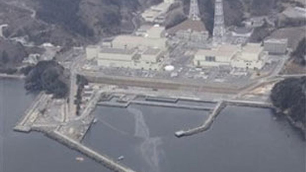 Imagen aérea de la central que muestra las filtraciones de agua. Foto: AP.