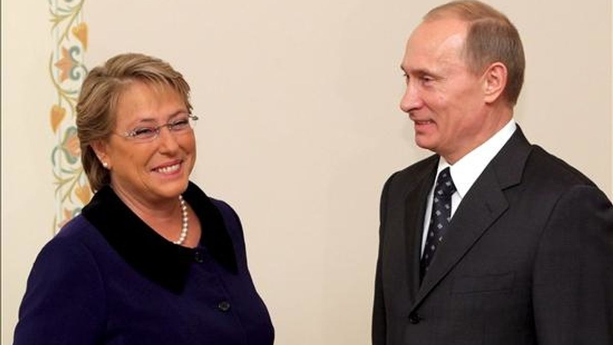 La presidenta chilena, Michelle Bachelet, y el primer ministro ruso, Vladímir Putin, hoy en Moscú. EFE La presidenta chilena, Michelle Bachelet, y el primer ministro ruso, Vladímir Putin, hoy en Moscú. EFE