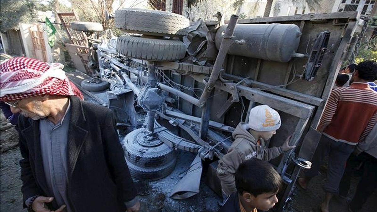 Imagen de archivo de las consecuncias de un atentado con coche bomba perpetrado el pasado mes de enero en Irak. EFE/Archivo