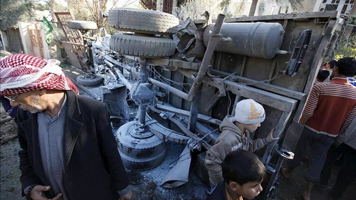 Imagen de archivo de las consecuncias de un atentado con coche bomba perpetrado el pasado mes de enero en Irak. EFE/Archivo Imagen de archivo de las consecuncias de un atentado con coche bomba perpetrado el pasado mes de enero en Irak. EFE/Archivo