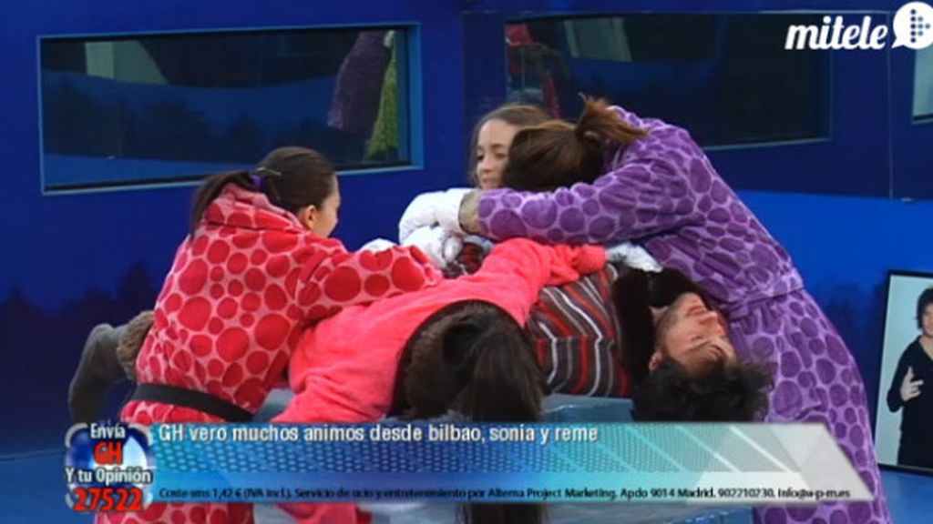 Cuatro chicas para Alessandro