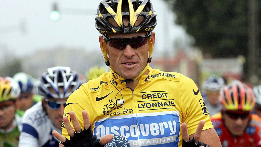 Armstrong, acusado de dopaje masivo