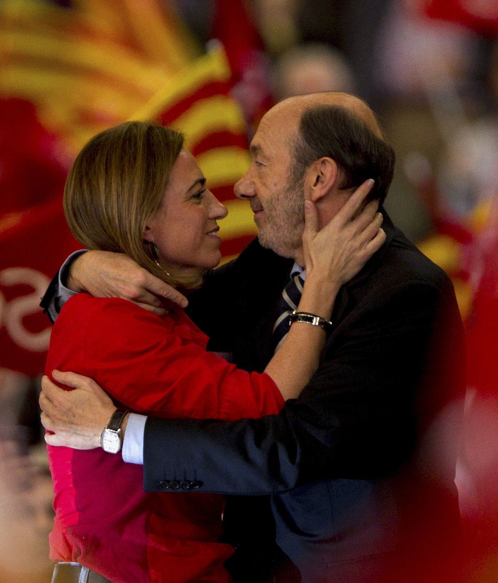 El candidato socialista a la Presidencia del Gobierno, Alfredo Pérez Rubalcaba, junto a Carme Chacón
