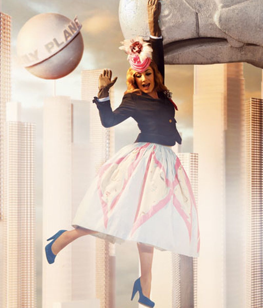 Junio: Superman da la bienvenida al verano con Belén Rodríguez