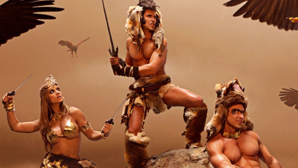 Agosto: Jesús Vázquez recibe al sol con el torso descubierto