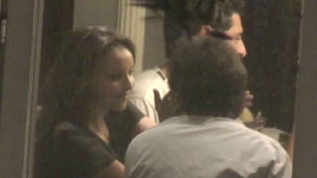 Los besos de Chenoa y Alain Cornejo