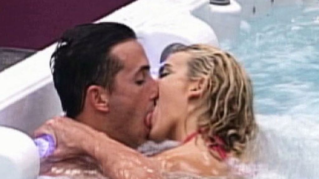 ¡Chari y Rubén tienen sexo en el jacuzzi!