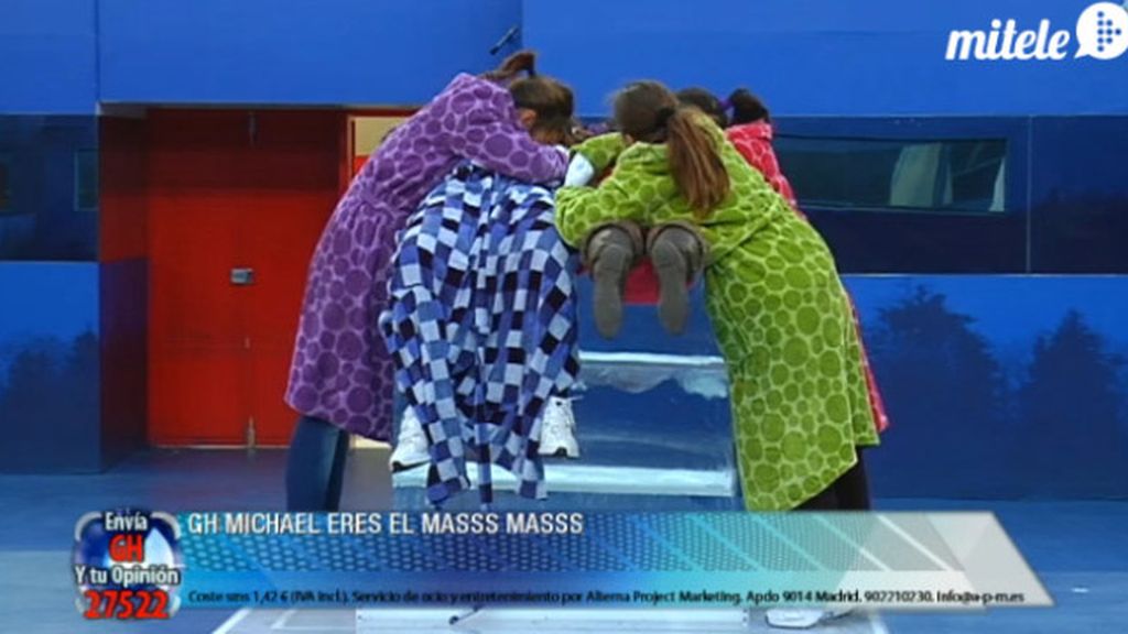 Cuatro chicas para Alessandro