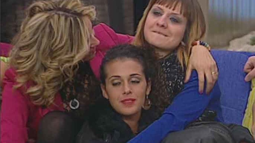 Las dos concursantes se han abrazado al volver a verse