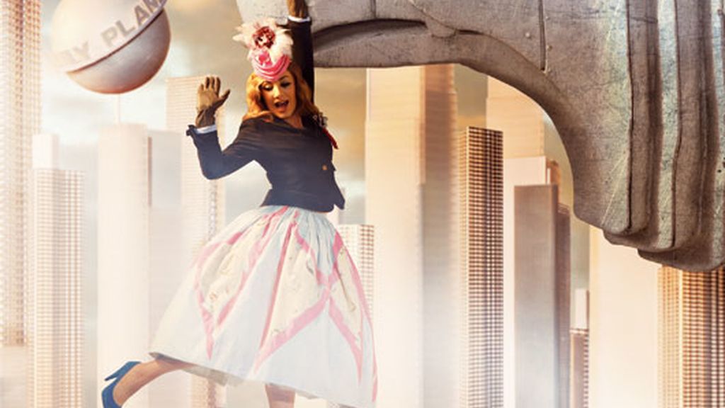 Junio: Superman da la bienvenida al verano con Belén Rodríguez