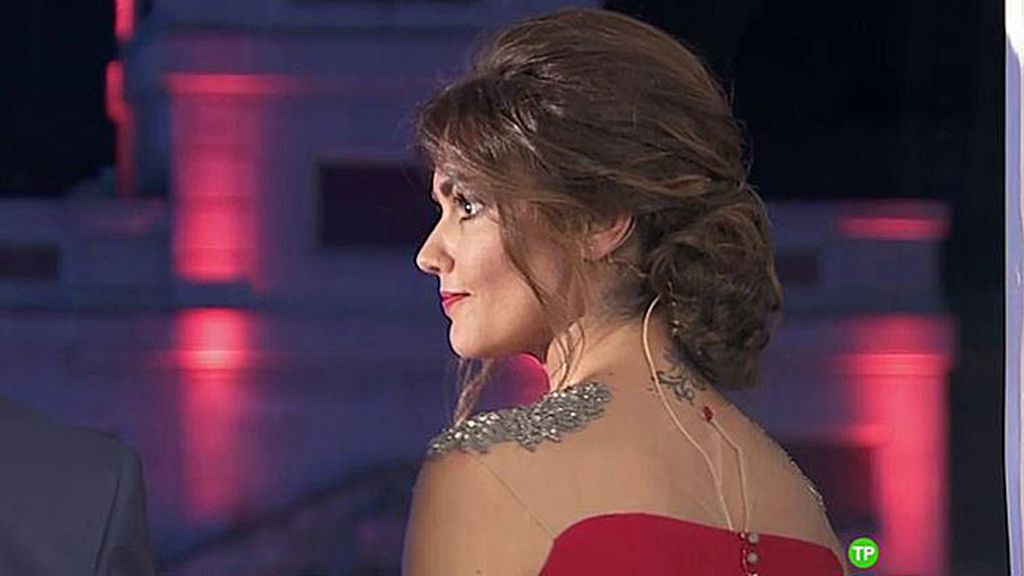 Rojo, con transparencias y corte sirena... ¡IMPRESIONANTE!