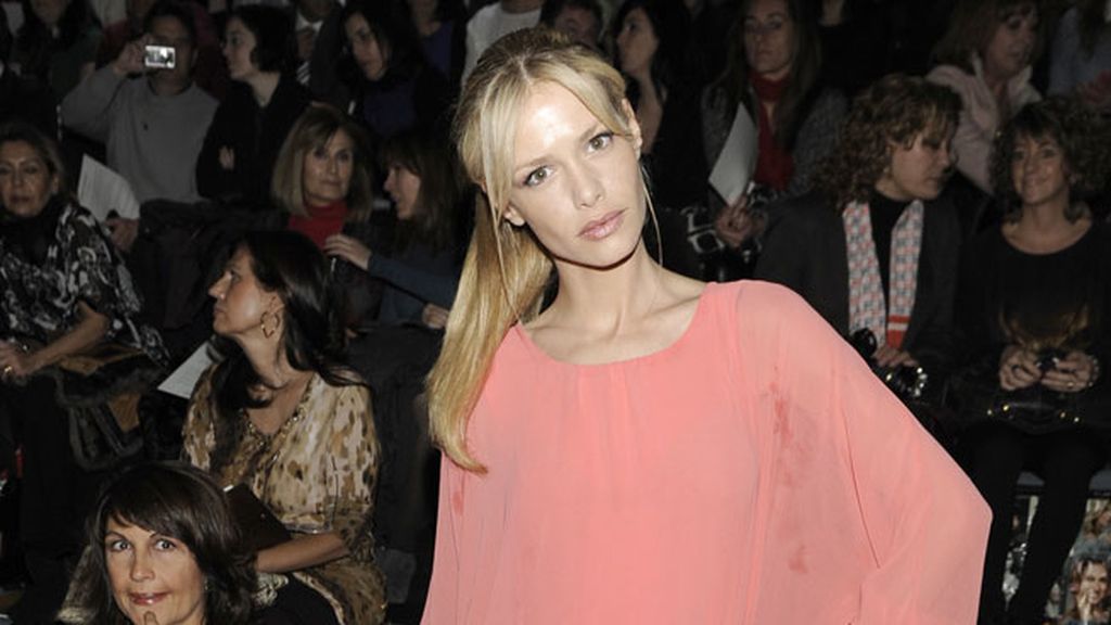 María Sanjuan en el desfile de Roberto Verino