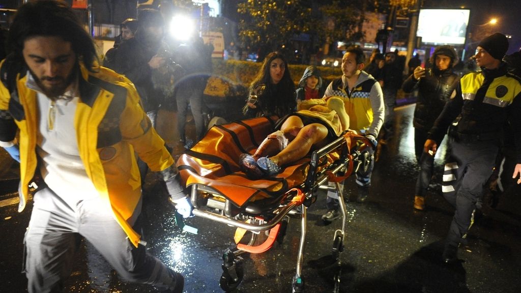 Matan a 39 personas en un ataque terrorista en una fiesta de fin de año en Estambul