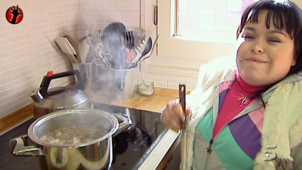 Sus armas: un cocido caliente y un chuminero