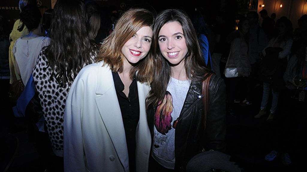 Manuela Velasco junto a su hermana Carlota